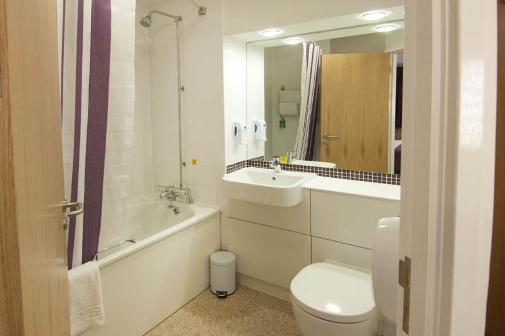 Premier Inn Leamington Spa Town Centre الغرفة الصورة